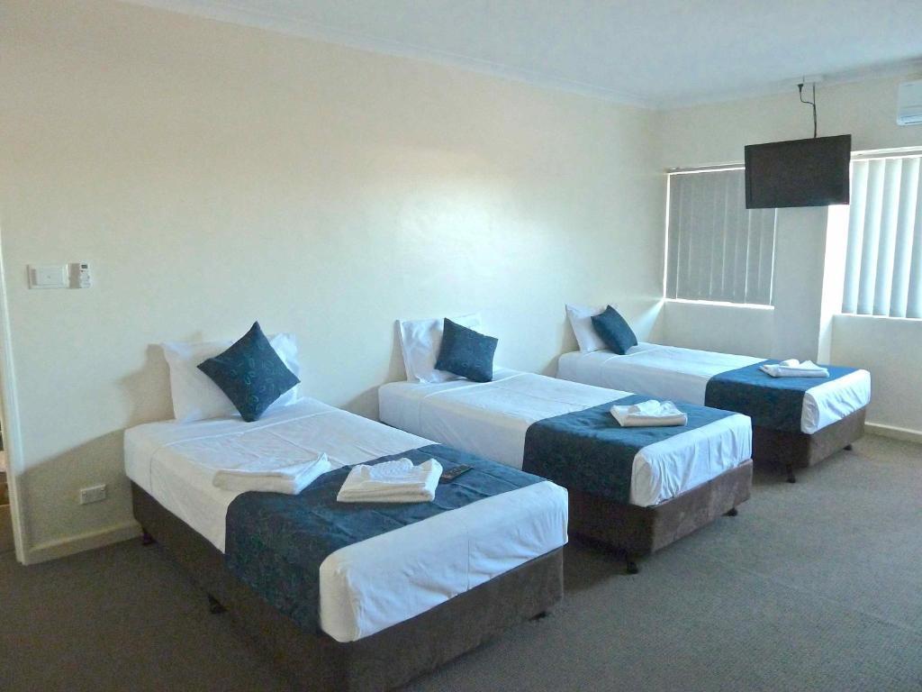 Lees Hotel Ingham Room photo