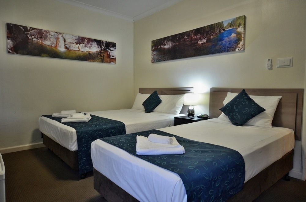 Lees Hotel Ingham Exterior photo